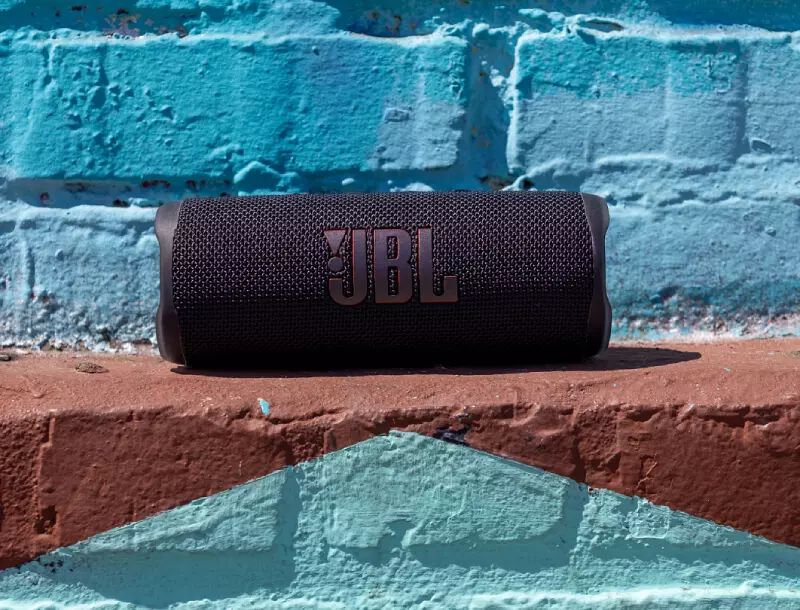 JBL-Flip-6-Blue-Backdrop.jpg