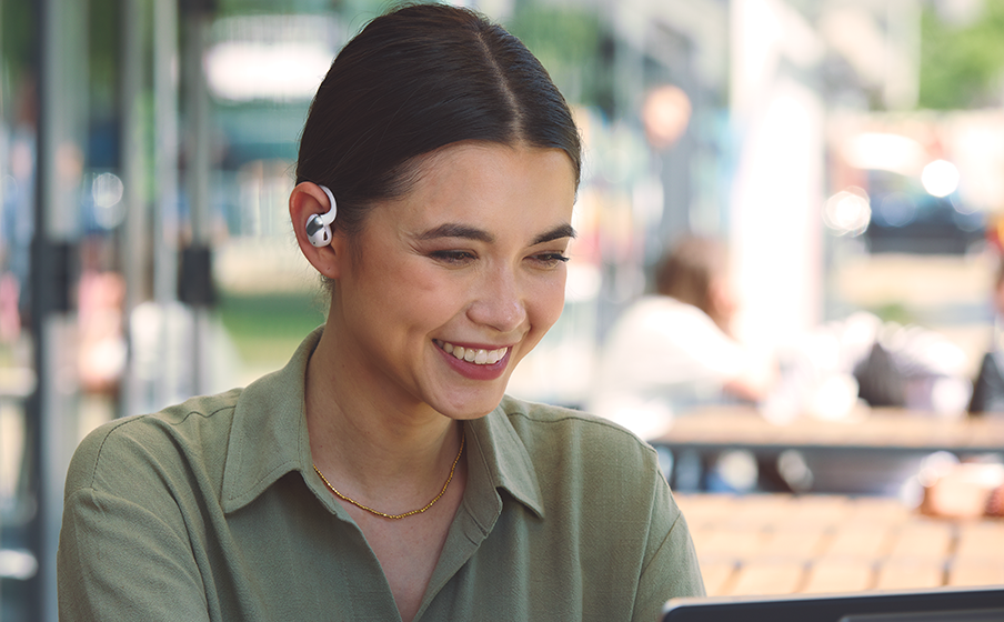 JBL Sense Pro Llamadas n&iacute;tidas y claras con cuatro micr&oacute;fonos con tecnolog&iacute;a&nbsp;2.0 y un algoritmo entrenado con&nbsp;IA - Image