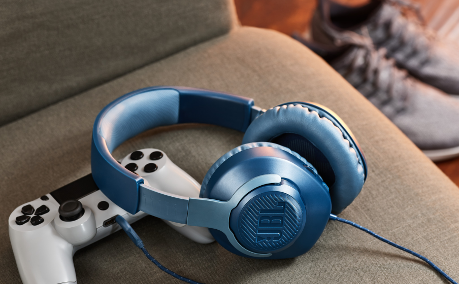 JBL Quantum 100 Juegue con comodidad durante horas gracias al acolchado viscoel&aacute;stico - Image